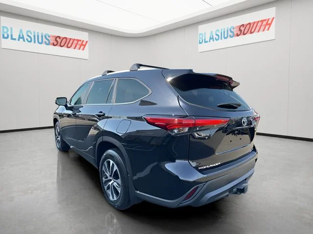 Used 2023 Black Toyota XLE image 5
