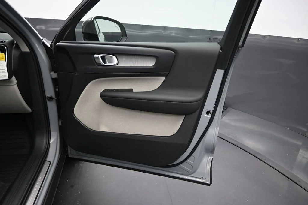 Used 2026 Vapour Grey Volvo Plus image 19