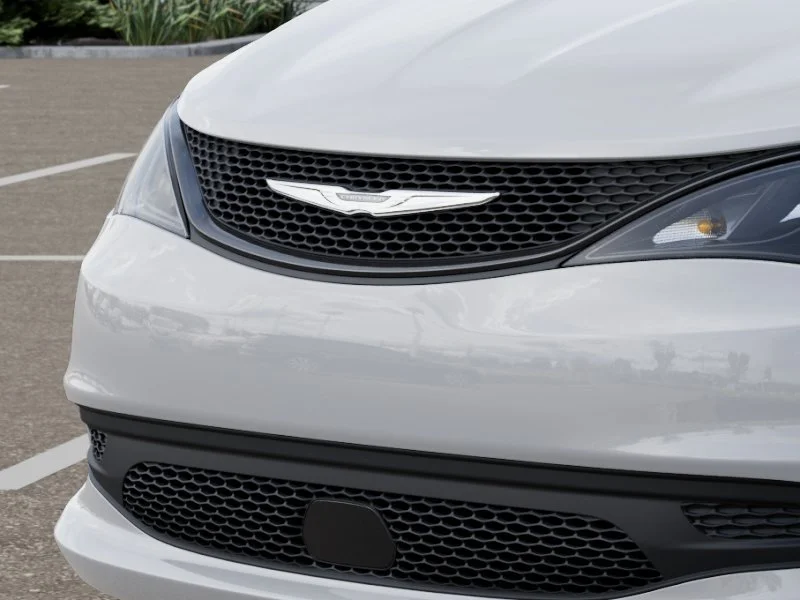 New 2025 Bright White Clear-Coat Exterior Paint Chrysler LX image 43