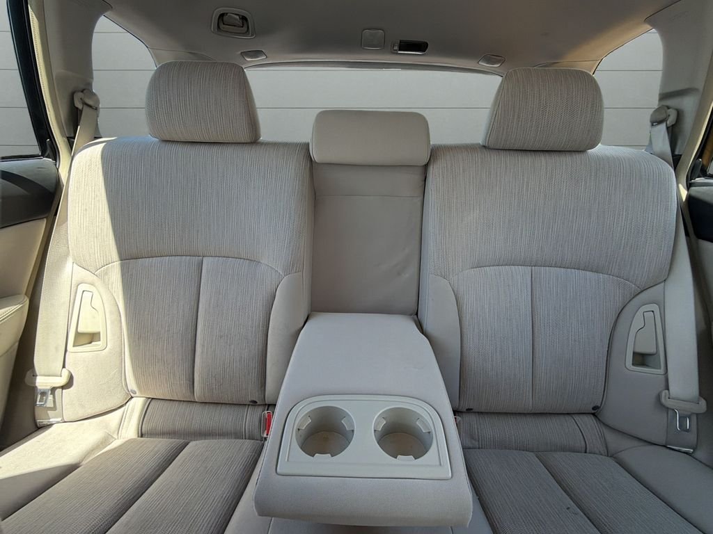 Used 2013 White Subaru 2.5i Premium image 12