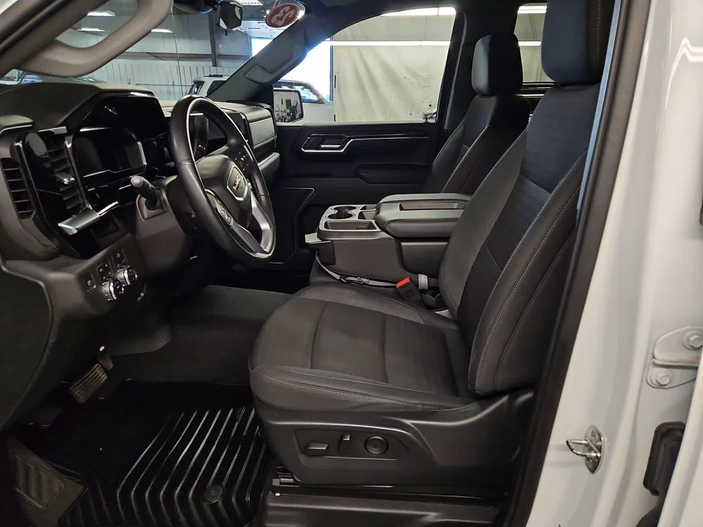 Used 2023 White GMC Elevation image 14