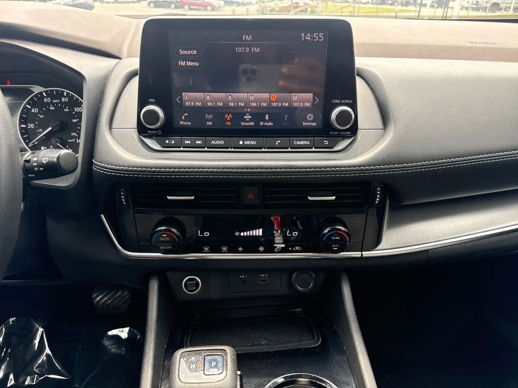 Used 2021 Super Black Nissan SV image 18
