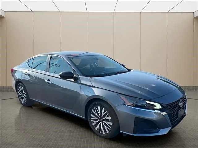 Used 2024 Gray Nissan 2.5 SV image 2