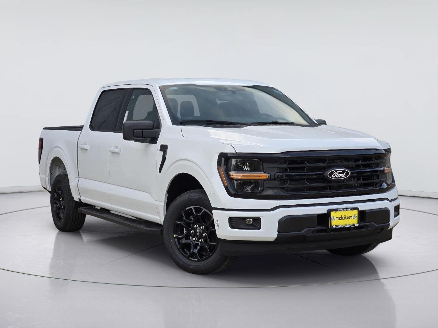 New 2026 Oxford White Ford XLT image 1