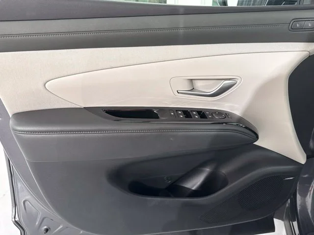 Used 2025  Hyundai Limited image 19