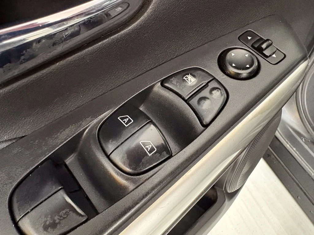 Used 2020 Gray Nissan SR image 24