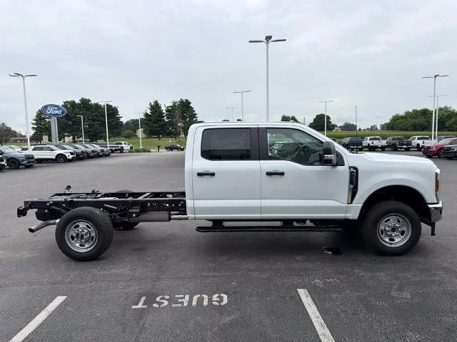 New 2026 Oxford White Ford F-350® XL image 32