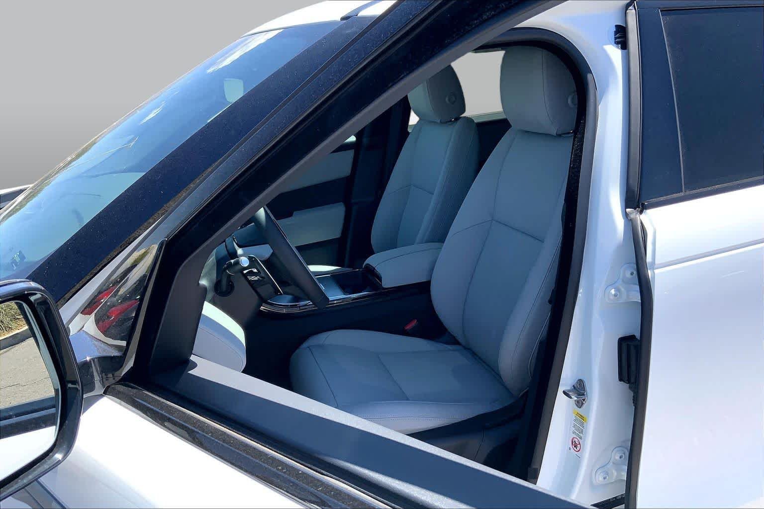New 2026 Fuji White Land Rover S image 9
