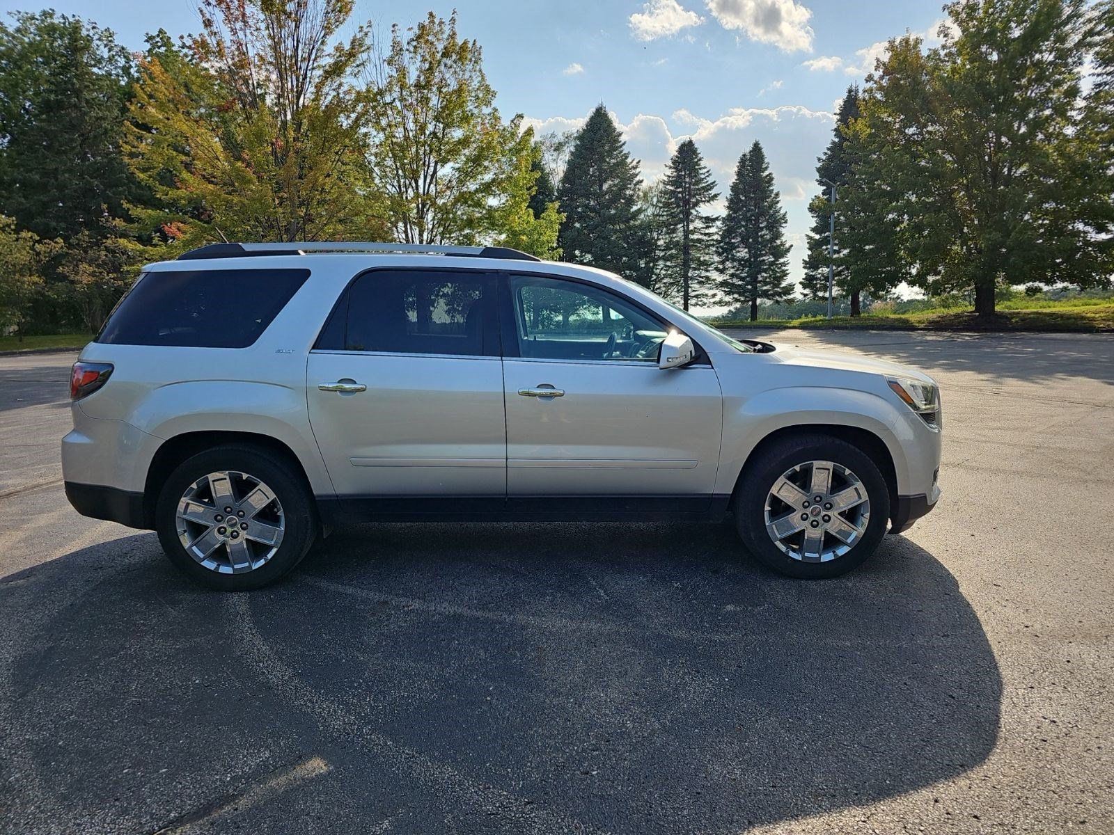 Used 2017 Quicksilver Metallic GMC Limited image 6