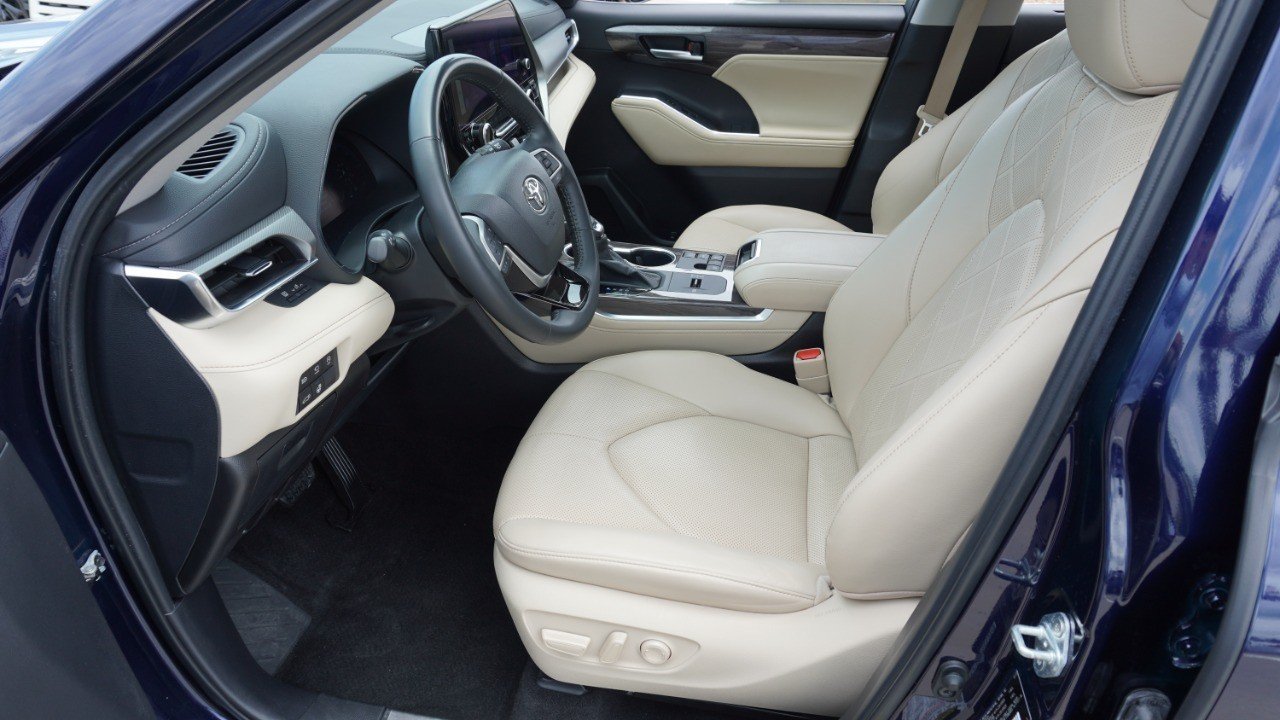 Used 2024 Blue Toyota Platinum image 13