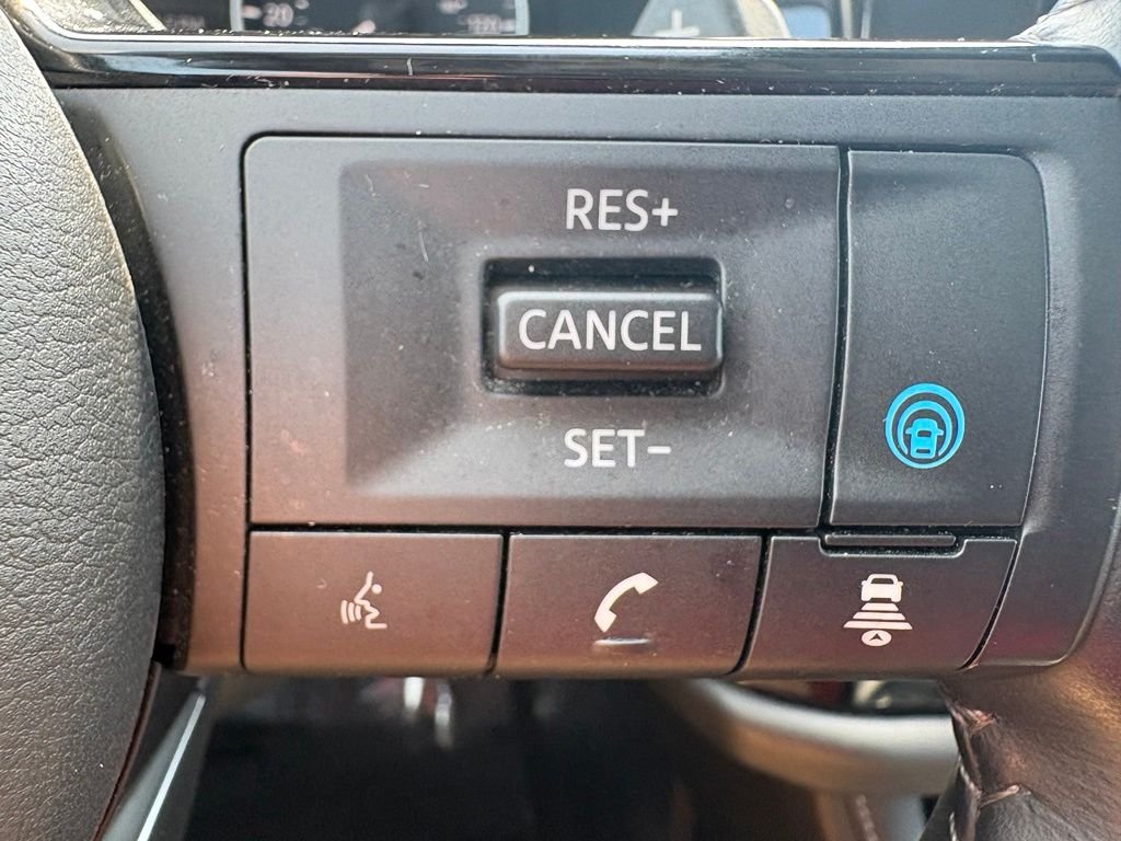 Used 2023 White Nissan SL image 25
