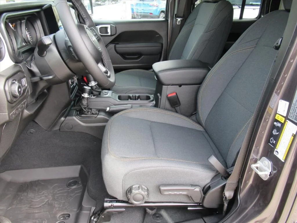 New 2026 Granite Crystal Metallic Clearcoat Jeep Sport S image 18