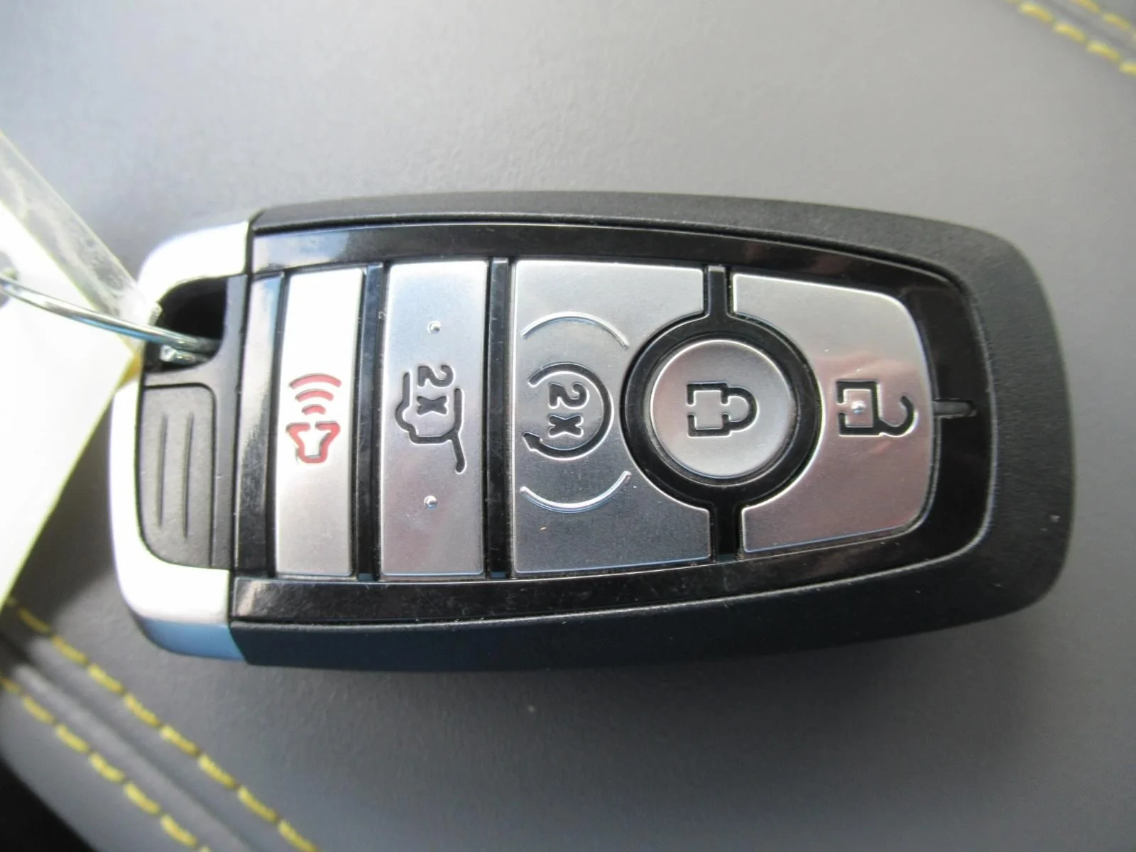 Used 2025 White Ford Badlands image 37