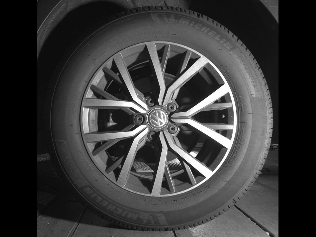 Used 2018 Gray Volkswagen 2.0T SE image 11