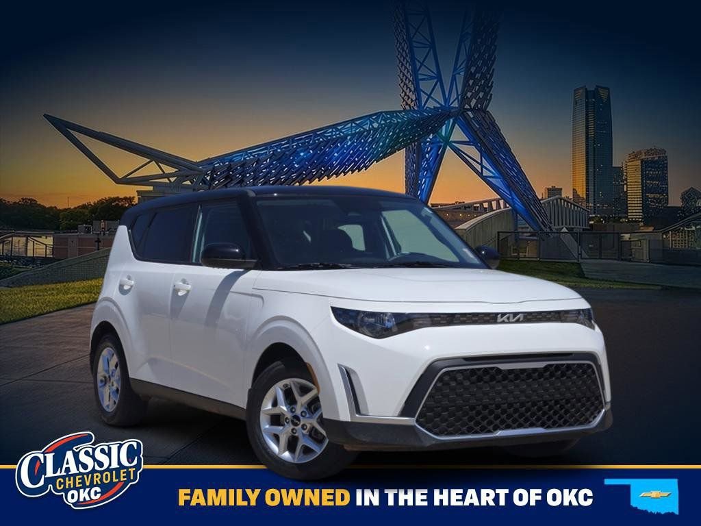 2025 Kia Soul 2.0L S IVT's photo