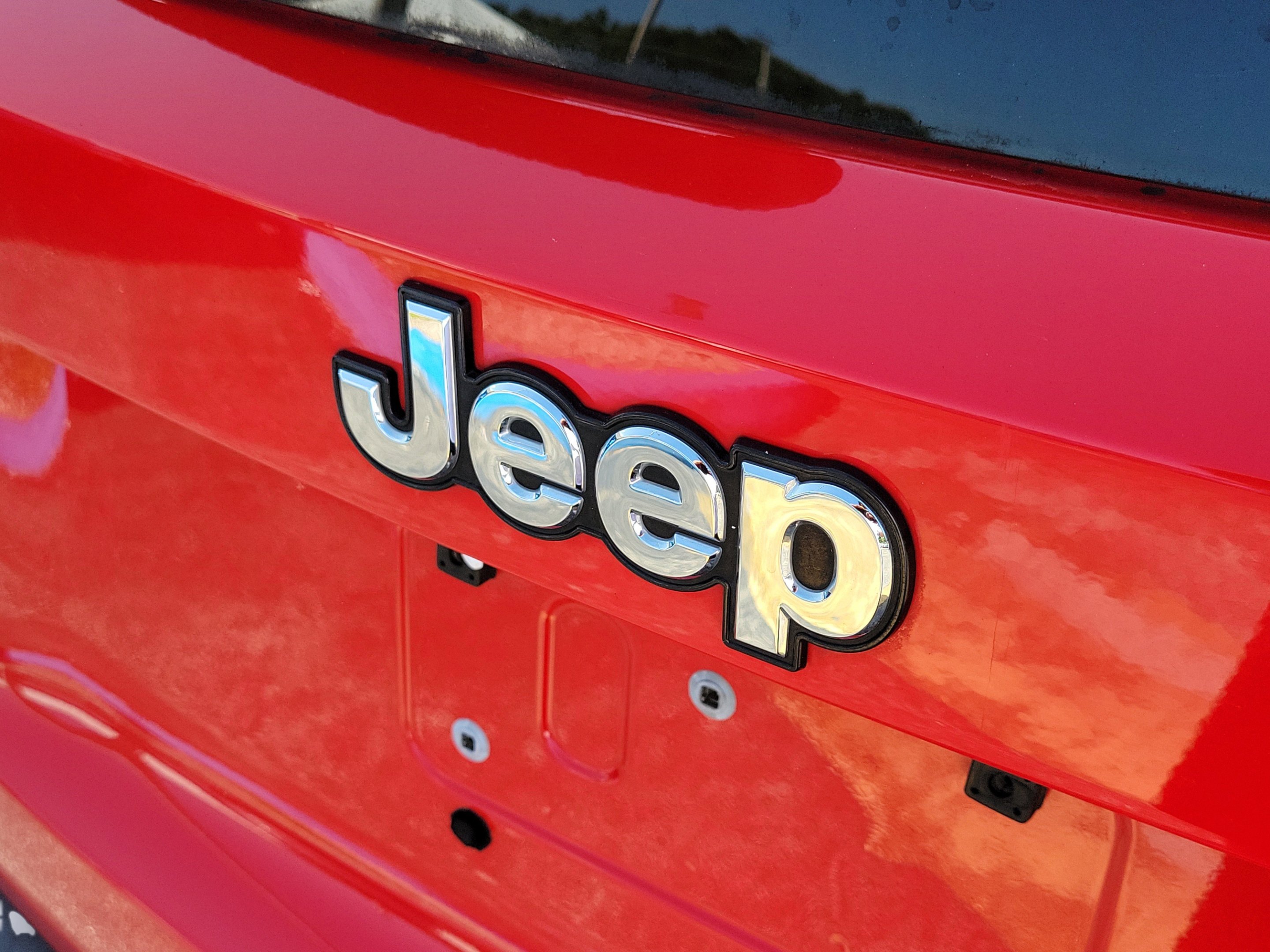 Used 2017 Colorado Red Jeep Latitude image 6