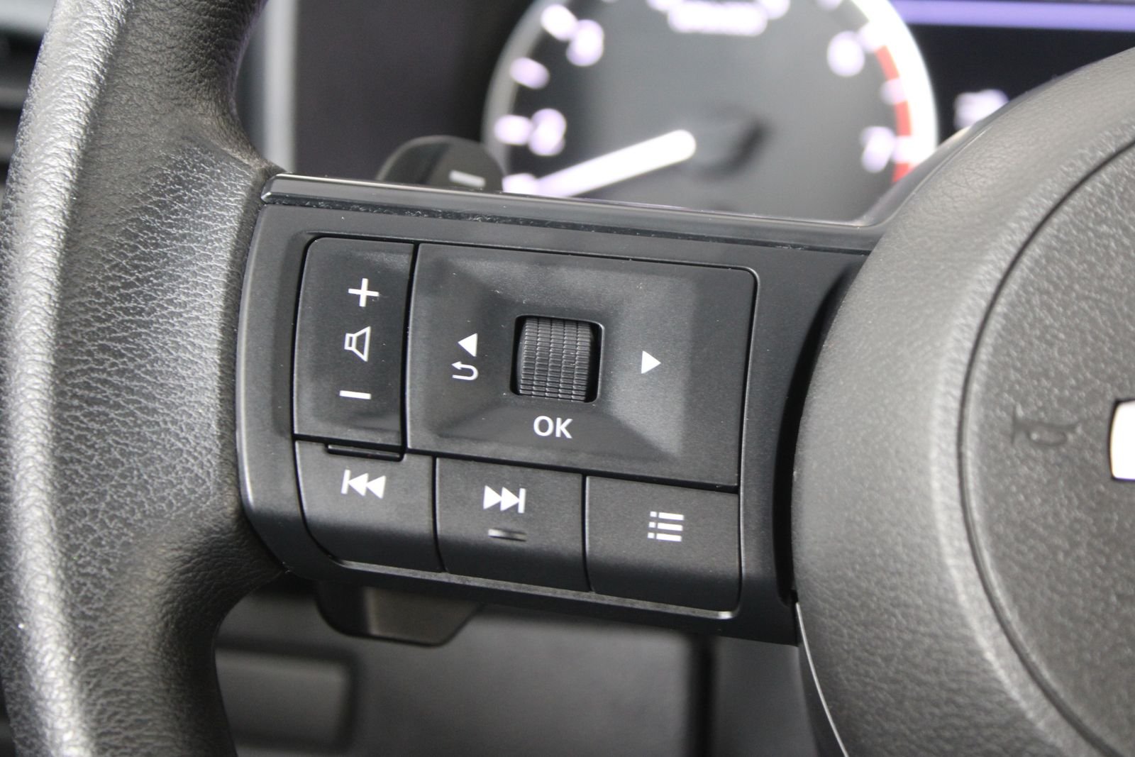 Used 2023 White Nissan S image 20