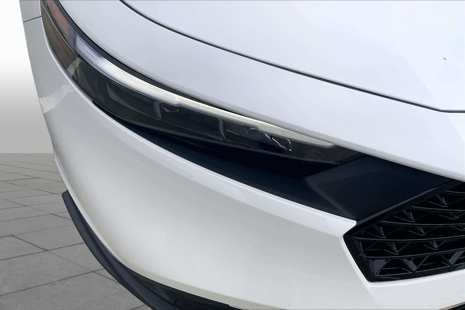New 2026 Platinum White Pearl Honda LX image 13