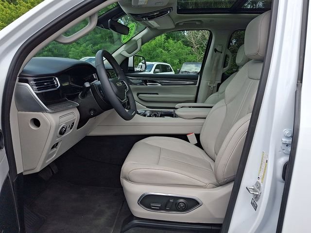 Used 2022 White Jeep Series II image 13