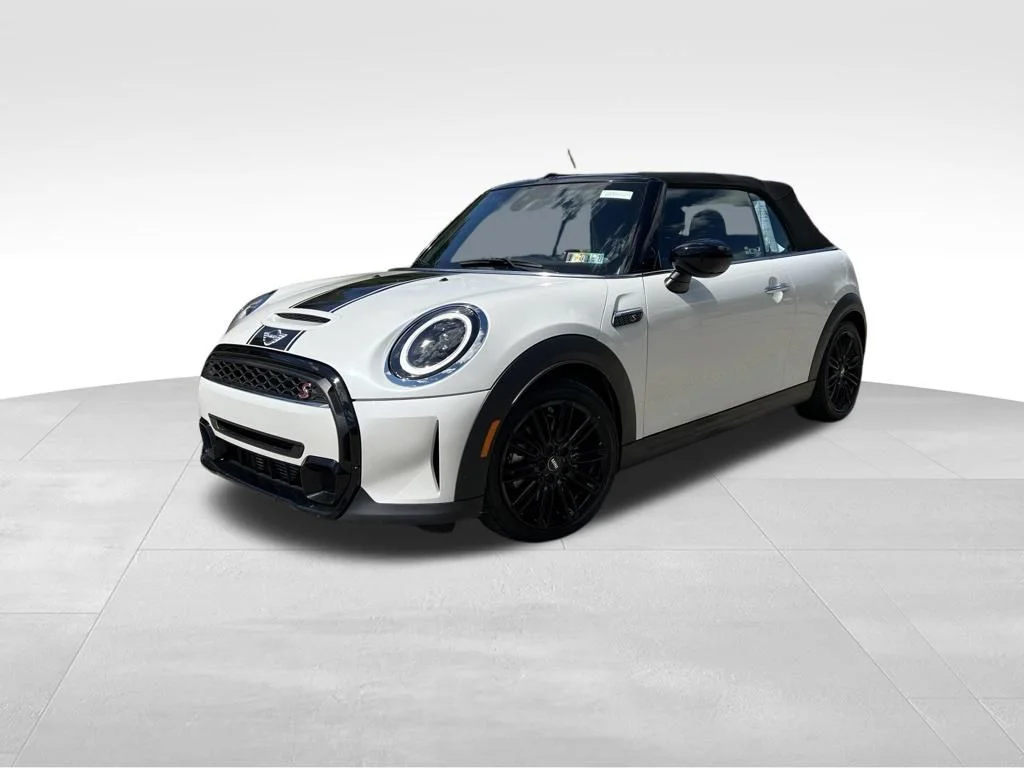 Used 2024 White MINI Signature image 4
