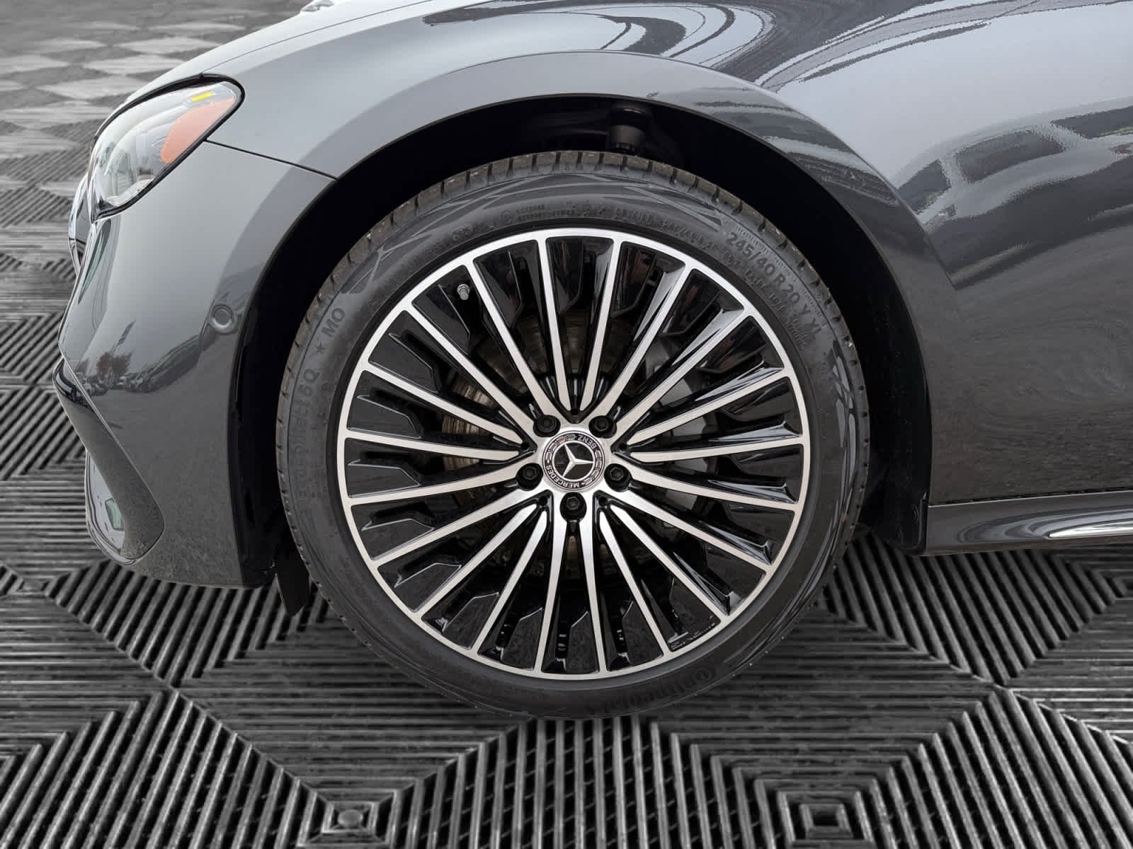 New 2026 Graphite Grey Metallic Mercedes-Benz E 350 image 9