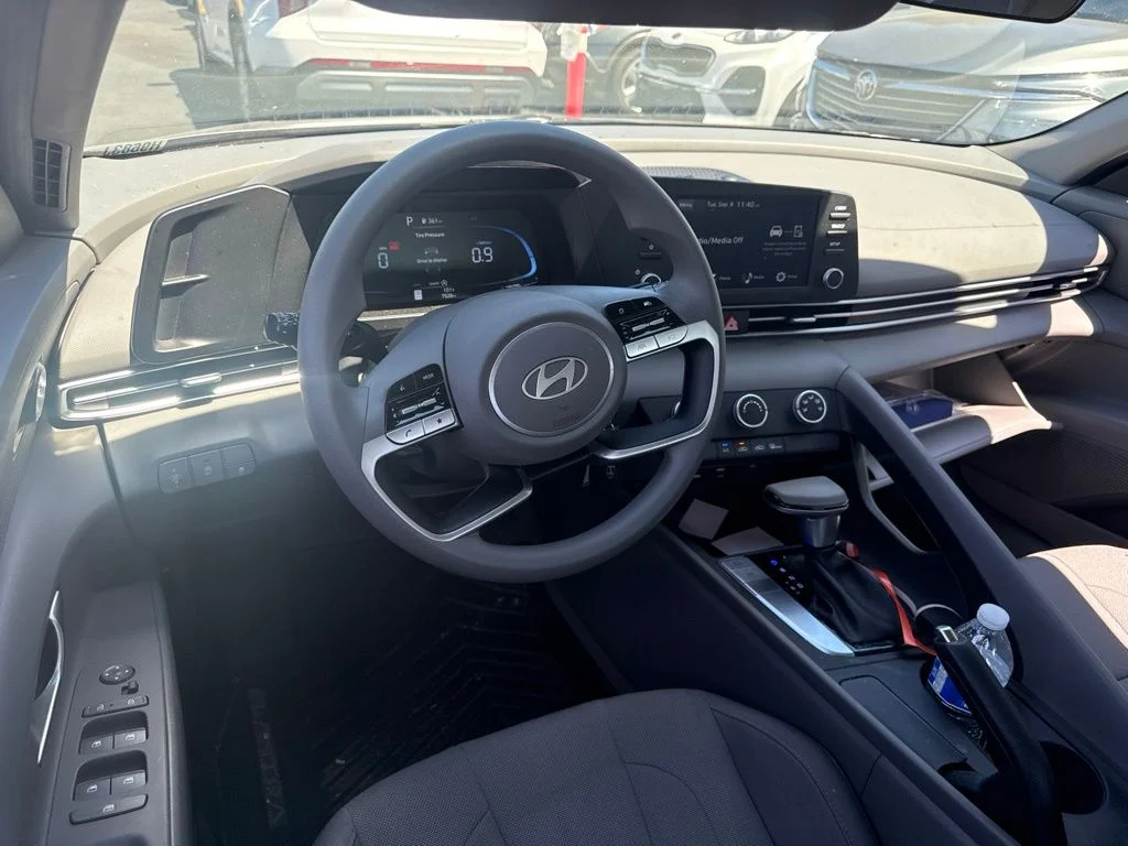 Used 2025 Silver Hyundai SE image 6