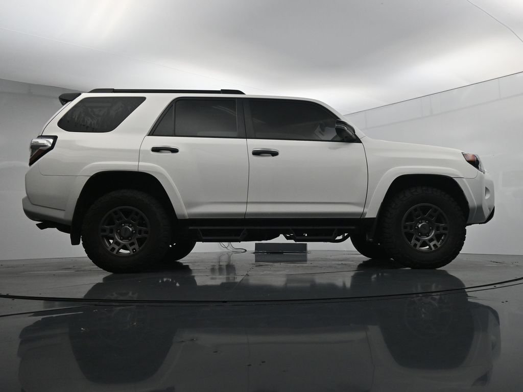 Used 2020 White Toyota Venture image 34