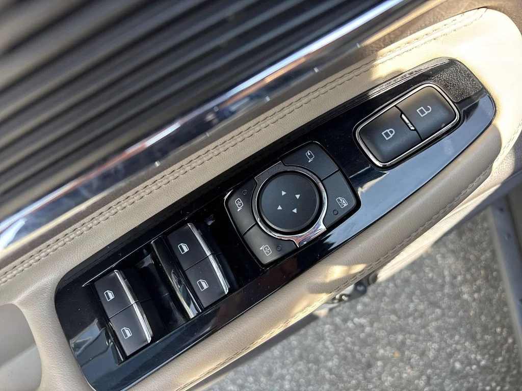 Used 2021 Blue Lincoln Standard image 15