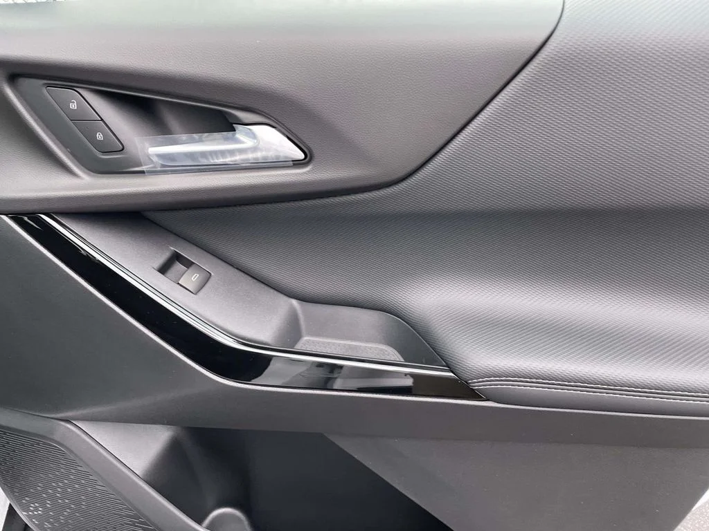 New 2027 Summit White Chevrolet LT image 8