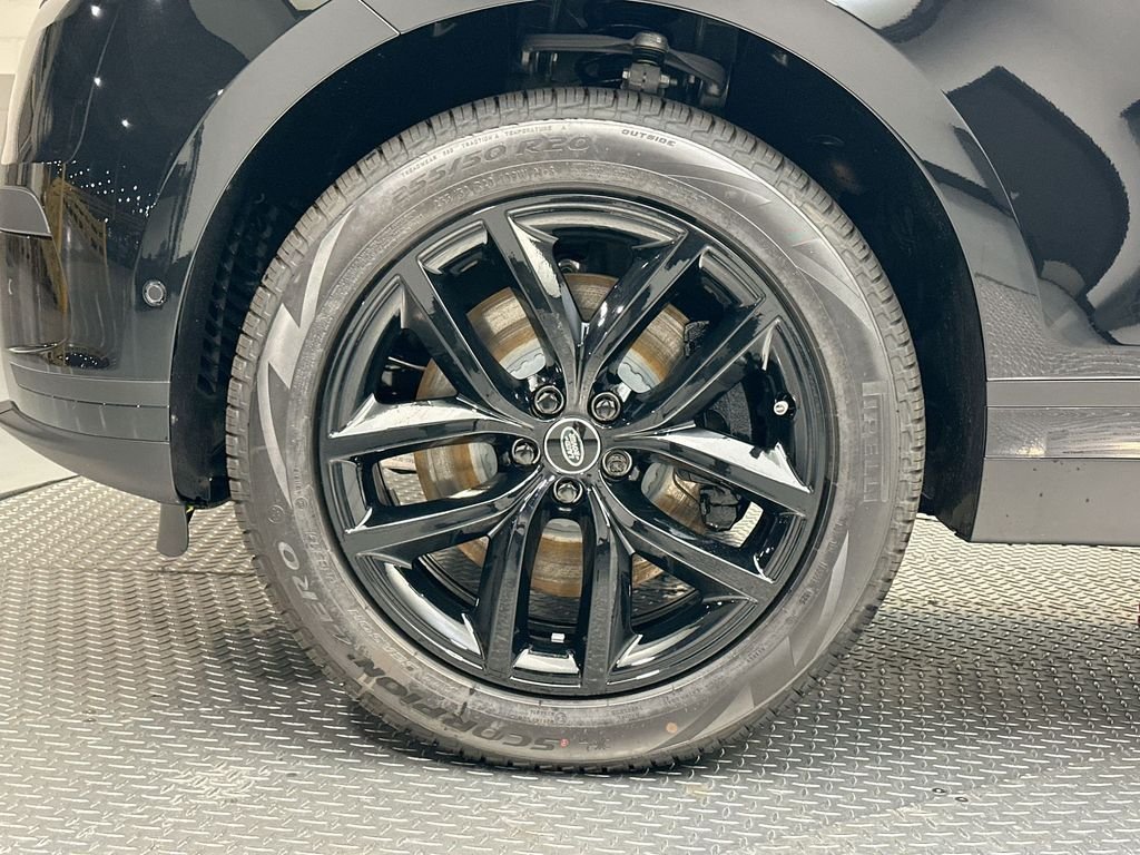 Used 2026 Santorini Black Metallic Land Rover S image 4