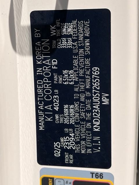 Used 2025 White Kia S image 21