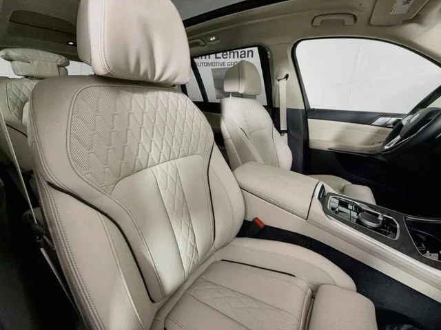 2027 BMW X7 40i - Photo 31