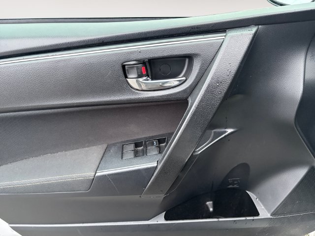 Used 2018 Silver Toyota LE image 10