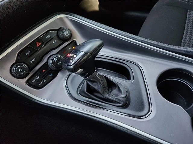 Used 2020 Gold Dodge SXT Rear-wheel Drive image 19