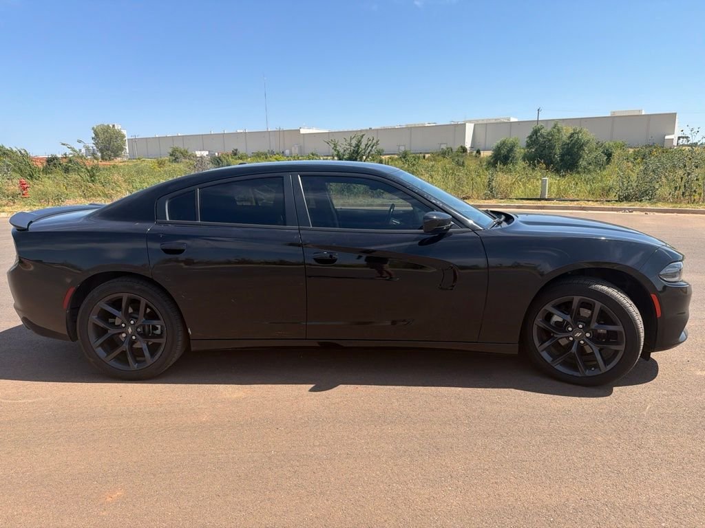 Used 2022 Pitch Black Clearcoat Dodge SXT image 4