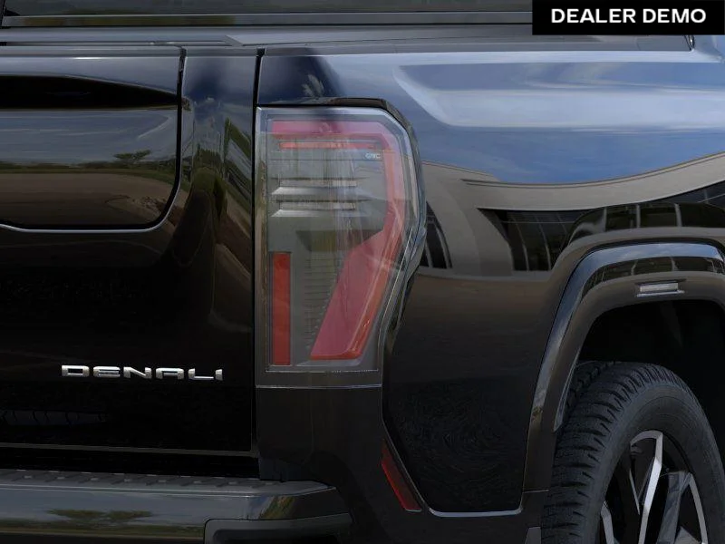 Used 2025  GMC Denali image 11