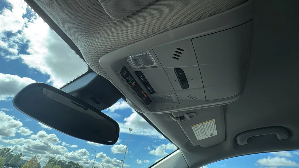 Used 2018 Red Chevrolet Premier image 33