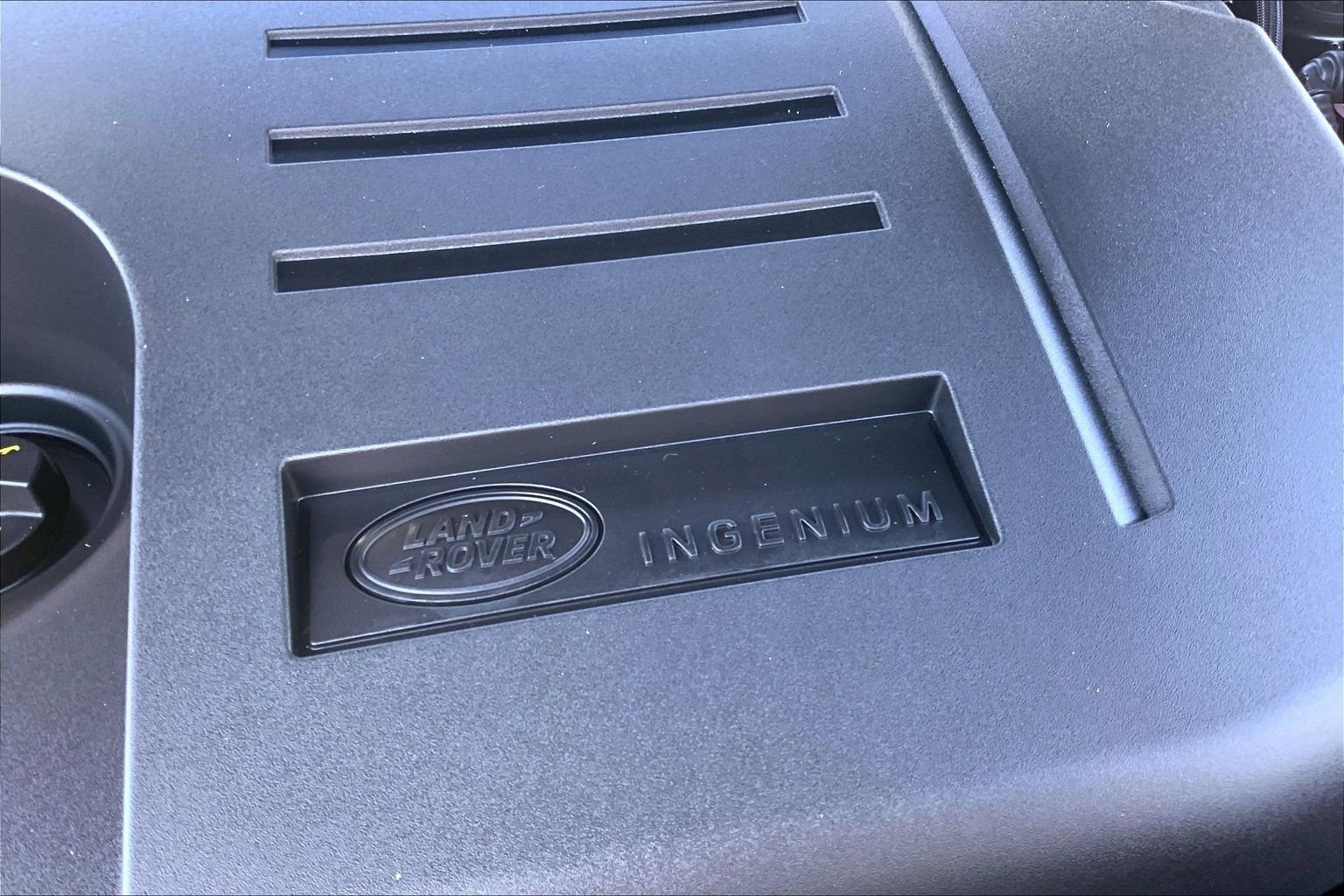 New 2027 Santorini Black Land Rover SE image 17