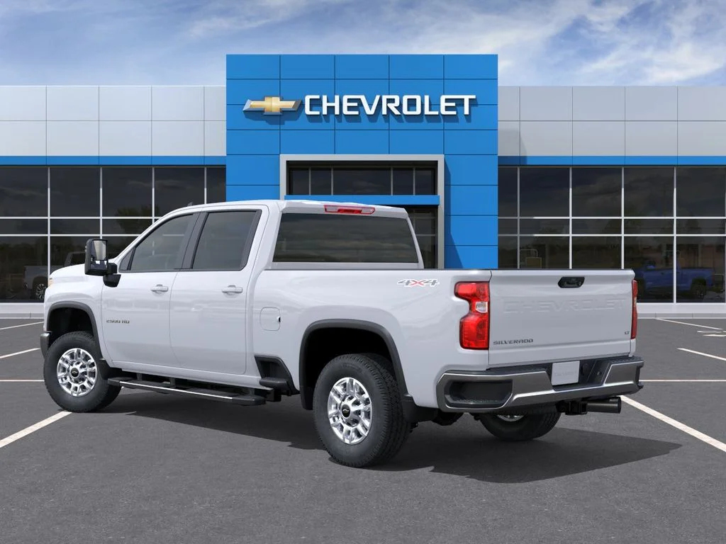 Used 2025 Summit White Chevrolet LT image 4