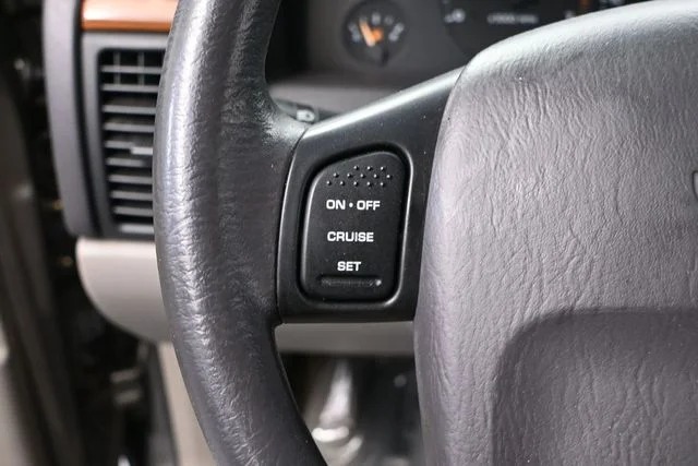 Used 1999 Gray Jeep Laredo image 23