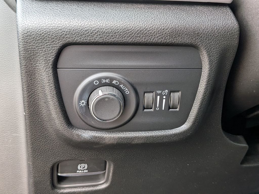 New 2026 Baltic Gray Metallic Clear-Coat Exterior Paint Jeep Laredo X image 17