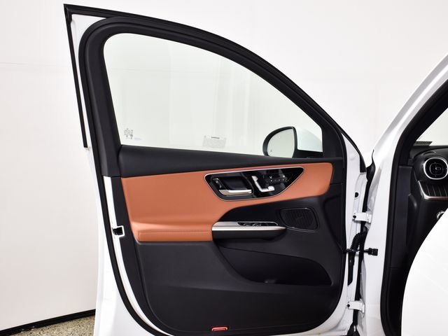 New 2026 Polar White Mercedes-Benz GLC 300 image 58