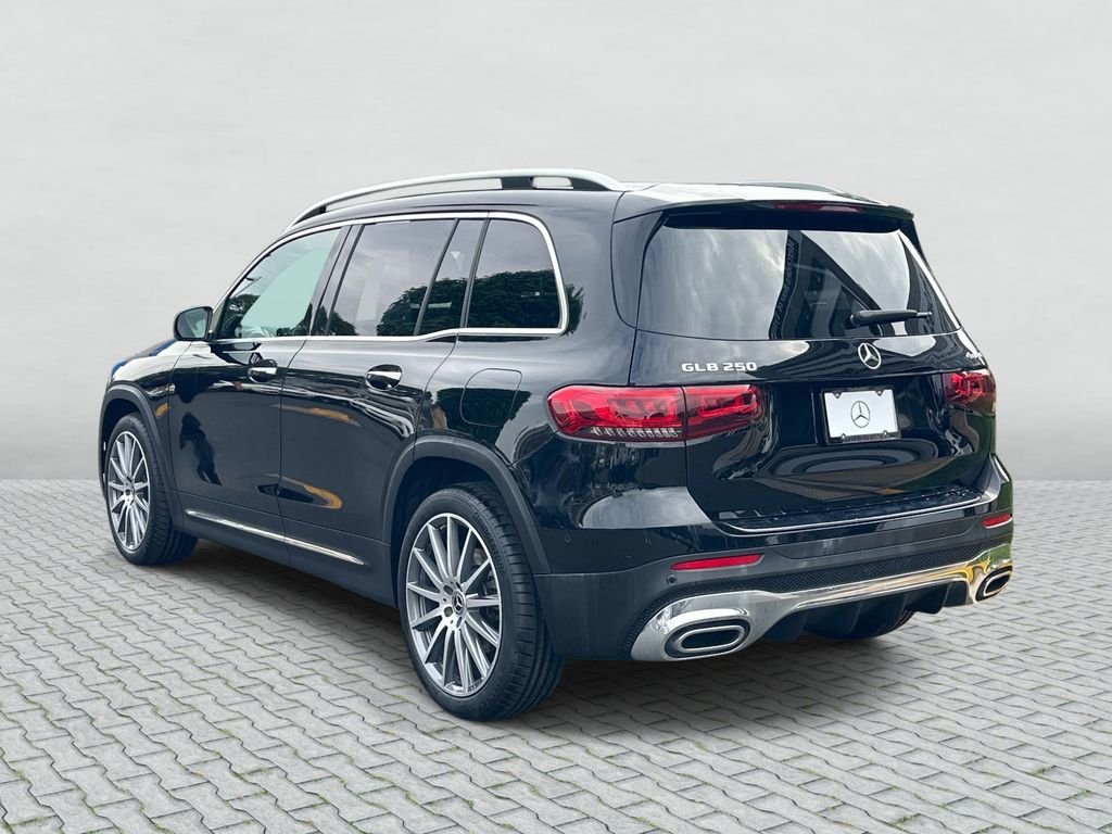 Used 2023  Mercedes-Benz GLB 250 image 7