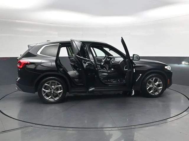 Used 2022 Black BMW xDrive30i image 40