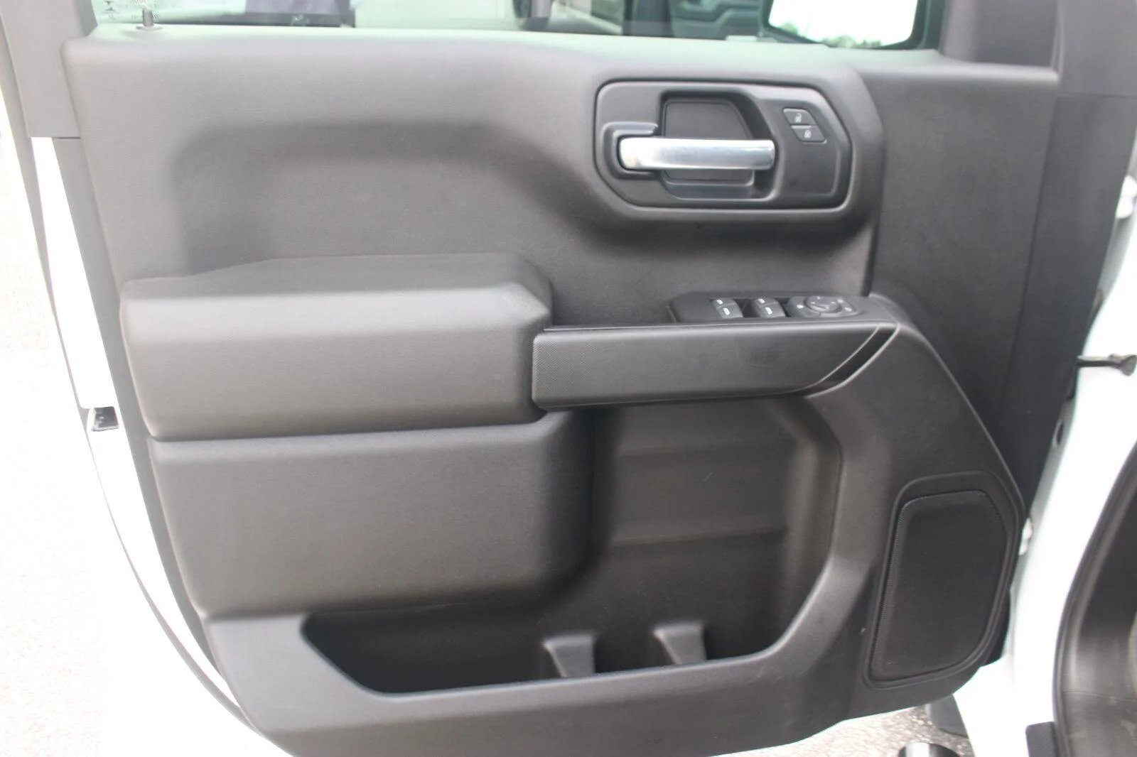 Used 2022 Summit White Chevrolet Custom image 13