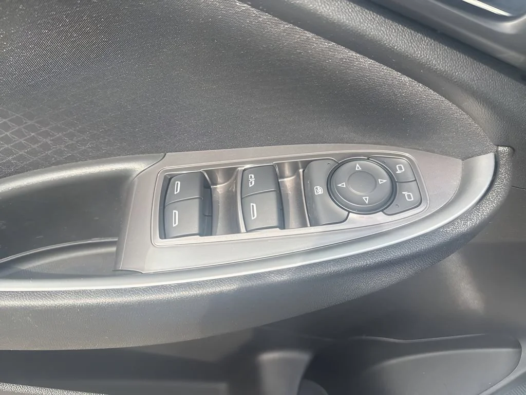 Used 2024 Summit White Chevrolet 1LT image 27