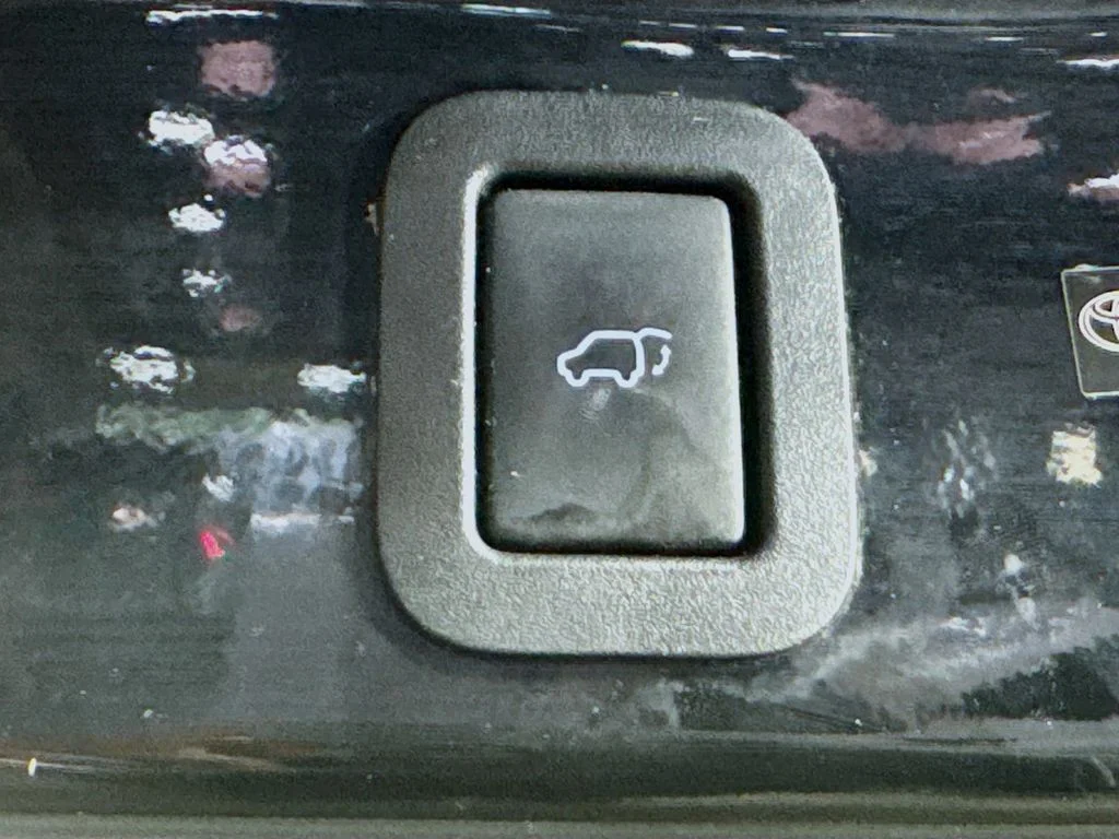 Used 2014 Black Toyota LE Plus V6 image 31