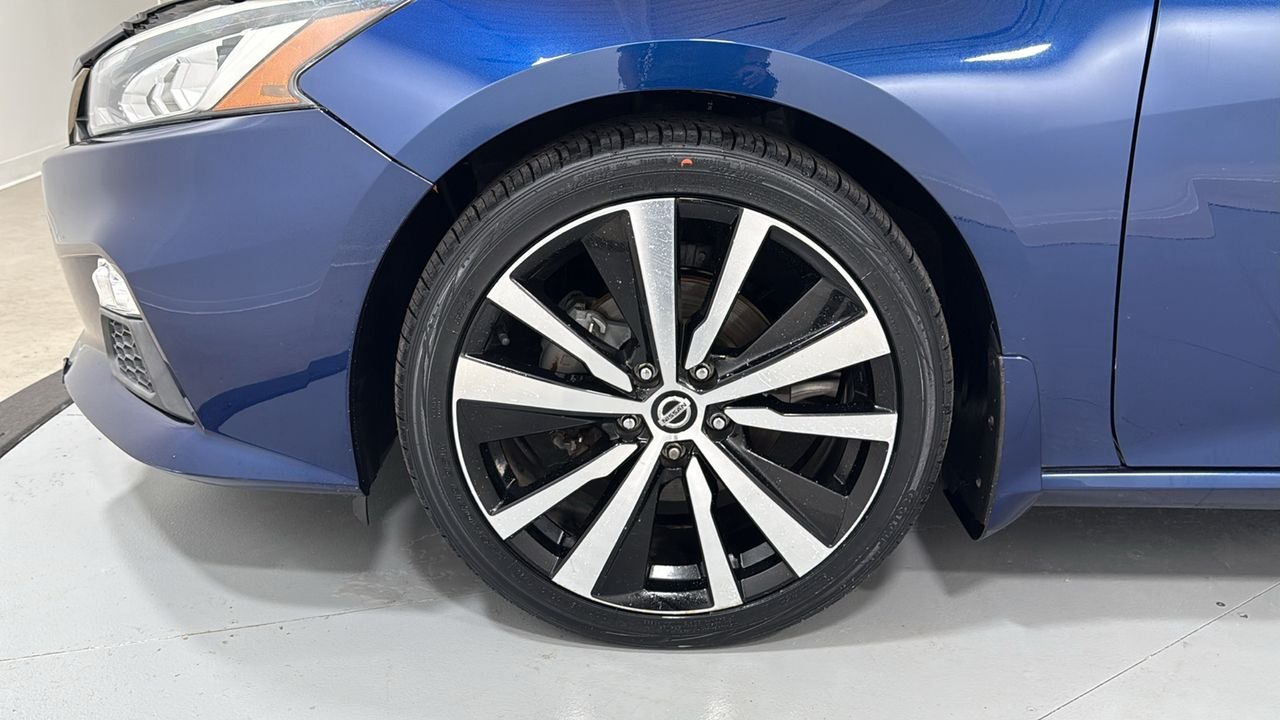 Used 2020 Blue Nissan 2.5 SR image 24