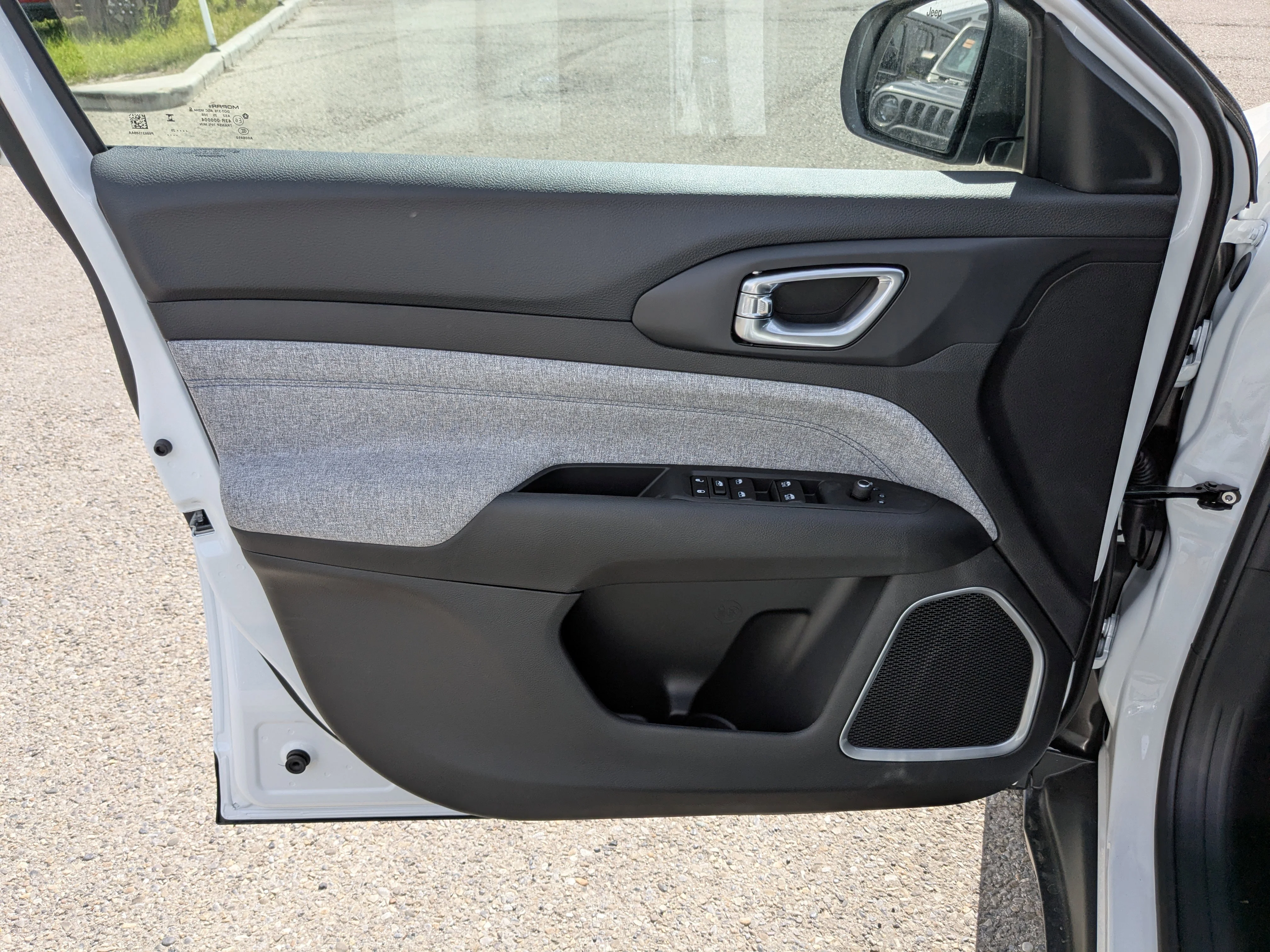 New 2025 White Jeep North - - Front heated seats - Forward Collision Warning - Uconnect 5 with 8.4?inch display image 11