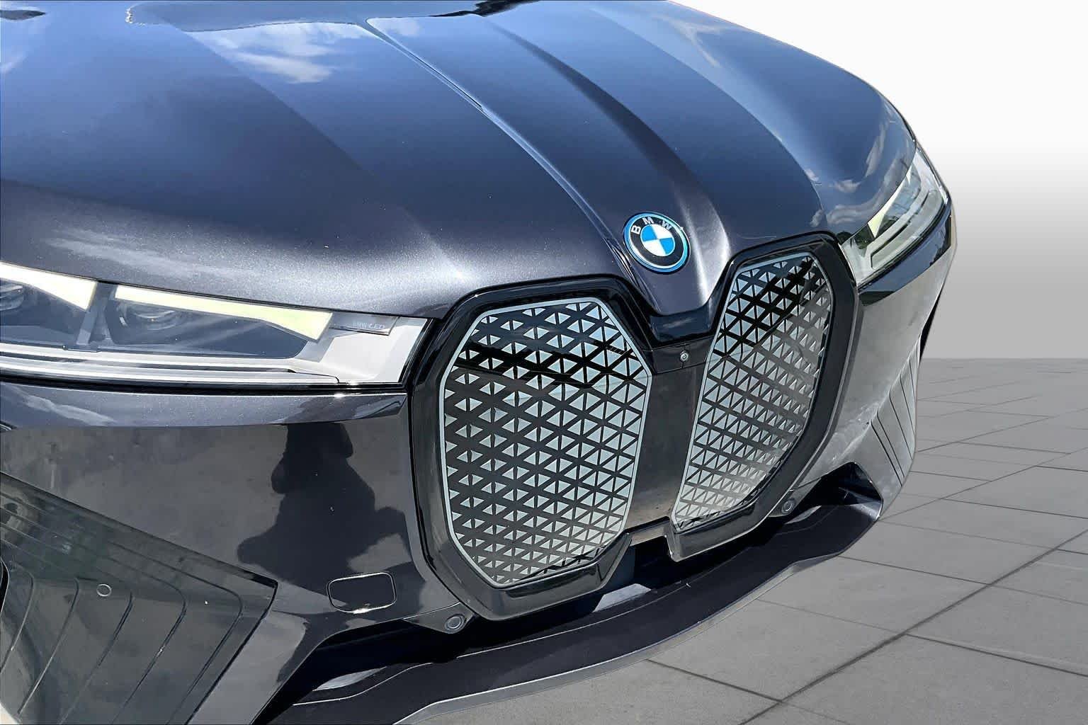 Used 2024 Dark Graphite Metallic BMW xDrive50 image 28